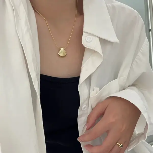 Wholesale Beach Shell Titanium Steel Plating Pendant Necklace