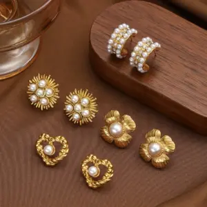 Wholesale PVD Coated Real Gold Plated C Shape Geometric Heart Shape 304 Stainless Steel Elegant Waterproof Non Tarnish Ear Studs