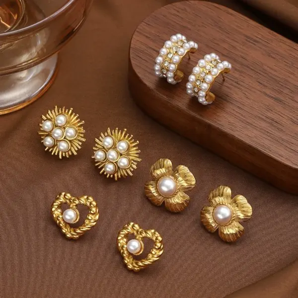 Wholesale PVD Coated Real Gold Plated C Shape Geometric Heart Shape 304 Stainless Steel Elegant Waterproof Non Tarnish Ear Studs