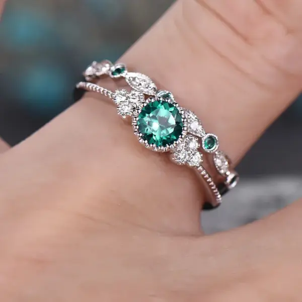 Wholesale New Fashion Zircon Ladies Ring Copper Plated White K Micro-set Emerald Ring
