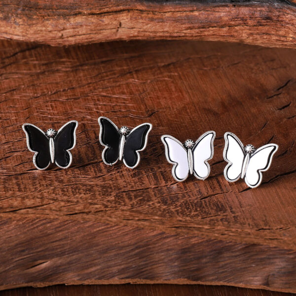 Wholesale Retro Sweet Colorful Butterfly Earrings - A Hot Selling Cross-Border Item on AliExpress; Simple, Versatile, Stylish, and Niche Earrings for Women