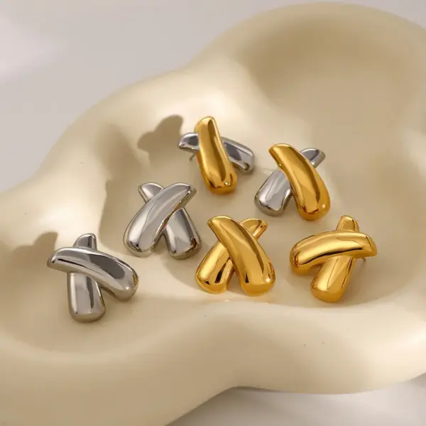 1 Pair Vintage Style Exaerated Classic Style Color Block Mixed Metal 304 Stainless Steel 18K Gold Plated Ear Studs