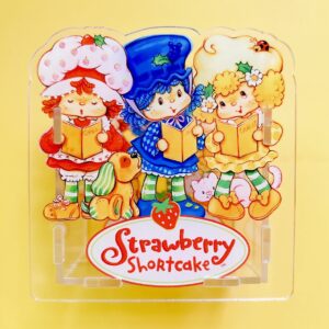 B370-strawberry girl pen holder