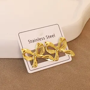Gold / Average Size / Style 18