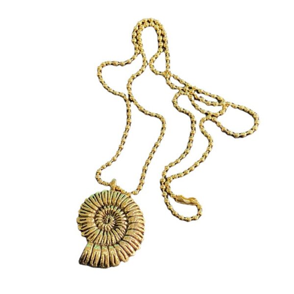 Wholesale Marine Life Pendant Creative Personality Design European and American Popular Retro Alloy Conch Accessories Pendant Necklace