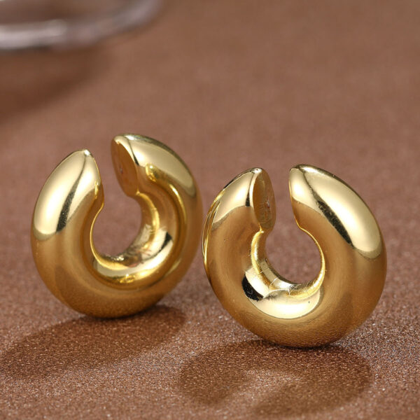 Wholesale European and American cross-border new fashion thick cylindrical round tube hollow ear clip earrings simple plated 18K earless ear bone clip