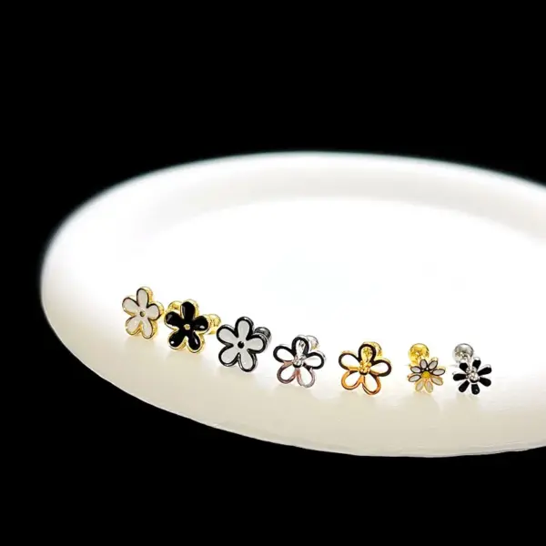 Wholesale 1 Piece Cute Simple Style Flower Plating Titanium Steel Ear Studs
