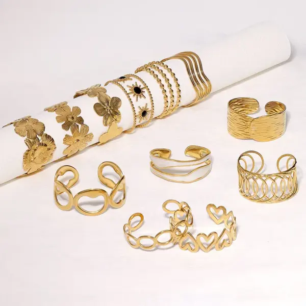 Wholesale Simple European Style Geometric Gold-Plated Stainless Steel Bracelet For Women, Non-Fading, Simple Heart Flower French Style Jewelry
