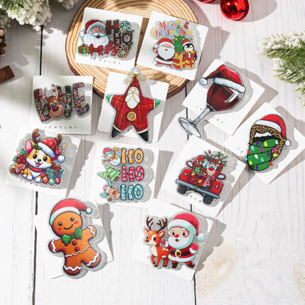 Wholesale Santa Claus brooches with a festive atmosphere, perfect for parties, bags, and cross-border decorations.