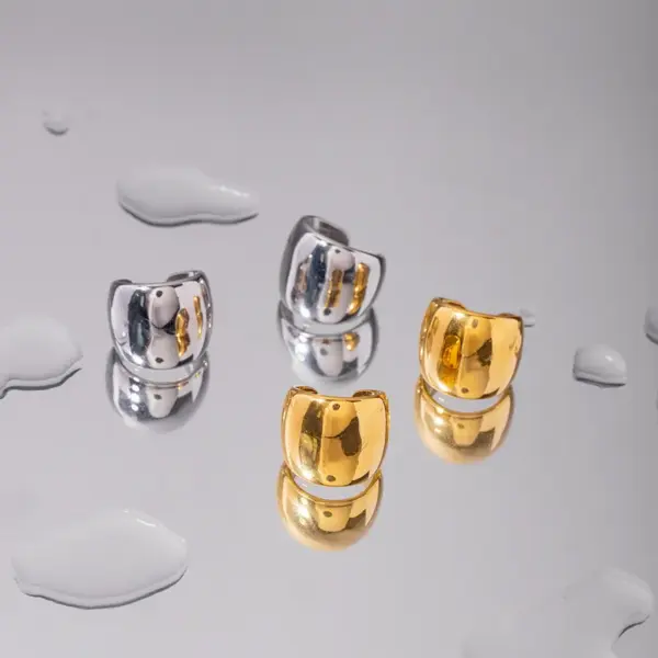 Wholesale 304 Stainless Steel Solid Color PVD Coated 18K Gold Plated Simple Style Classic Style Plating Gold Ear Cuffs