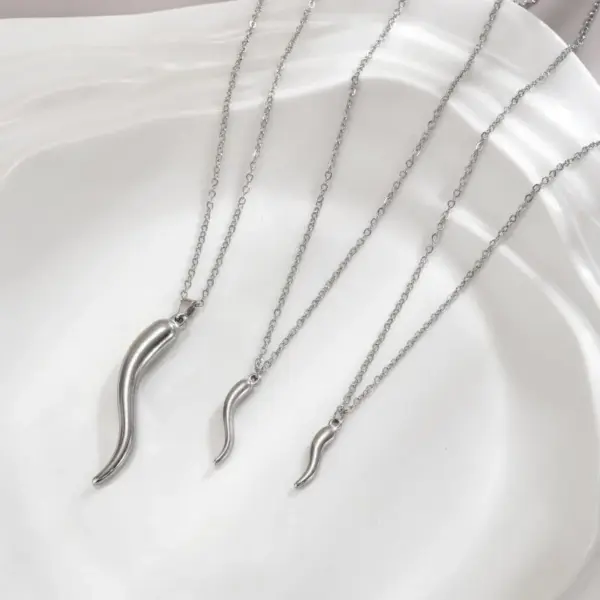 Wholesale PVD Coated 18K Gold Plated Solid Color Stainless Steel Simple Style Waterproof Non Tarnish 304 Stainless Steel Necklace