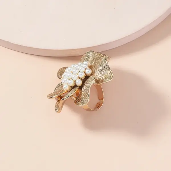 Wholesale Exaggerated Sweet Flower Alloy Inlay Pearl Women's Rings