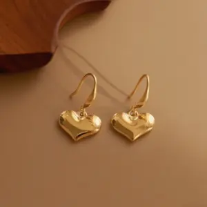 E0174-Glossy Heart-Earrings- Gold