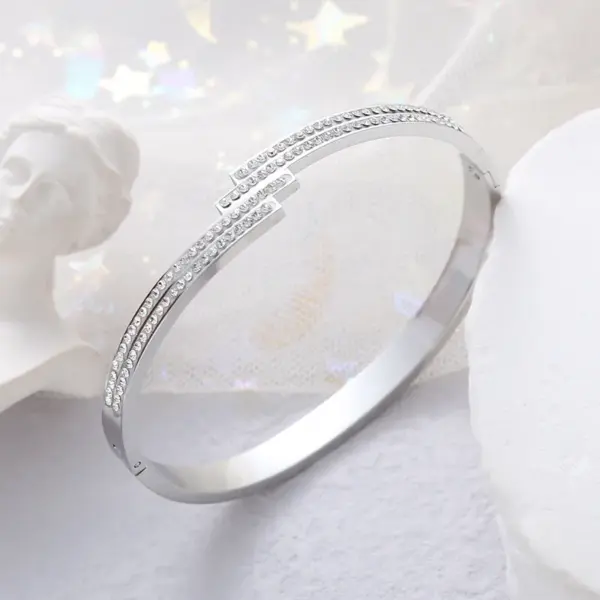 Wholesale Basic Classic Style Commute Geometric Stainless Steel Asymmetrical Inlay Zircon Bangle