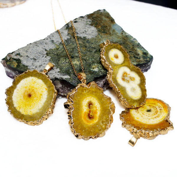 Wholesale Natural Crystal Sunflower Pendant Asymmetrical Raw Stone Natural Stone Slice Gold-Plated Necklace Accessories