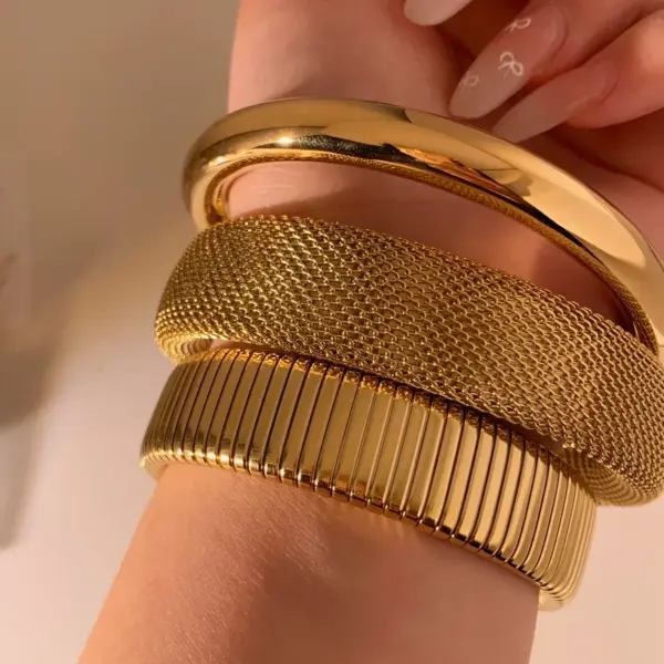 Wholesale PVD Coated Real Gold Plated 16K White Plating Solid Color 304 Stainless Steel Modern Style Waterproof Non Tarnish Bangle