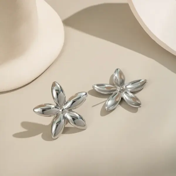 Wholesale PVD Coated Real Gold Plated 18K Gold Star 304 Stainless Steel Sweet Artistic Waterproof Non Tarnish Ear Studs