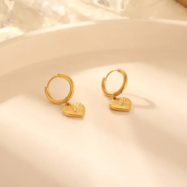 Wholesale PVD Coated Real Gold Plated 18K Gold Heart Shape 304 Stainless Steel Hip-Hop Retro Waterproof Non Tarnish Drop Earrings