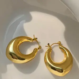 E16-Fat U-Shaped Hollow Gold