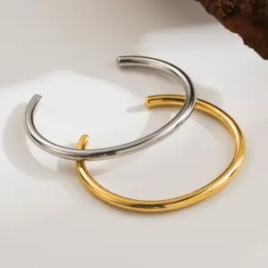 Wholesale Casual Classic Style Commute Solid Color 304 Stainless Steel 14K Gold Plated Bangle In Bulk