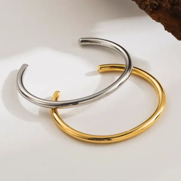 Wholesale Casual Classic Style Commute Solid Color 304 Stainless Steel 14K Gold Plated Bangle In Bulk