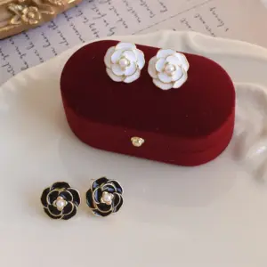Wholesale Retro Simple Style Flower Alloy Enamel Inlay Pearl Women's Ear Studs