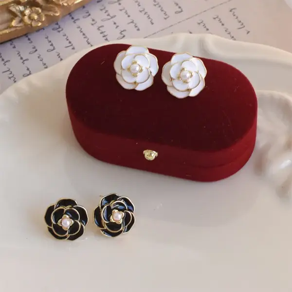 Wholesale Retro Simple Style Flower Alloy Enamel Inlay Pearl Women's Ear Studs