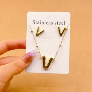 Gold / One Size / V