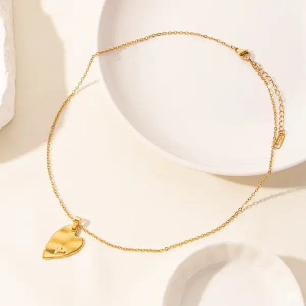 Wholesale PVD Coated Real Gold Plated 18K Gold Heart Shape 304 Stainless Steel Elegant Cute Waterproof Non Tarnish Pendant Necklace