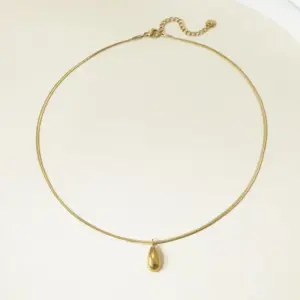 Gold Water Drop Necklace / One Size