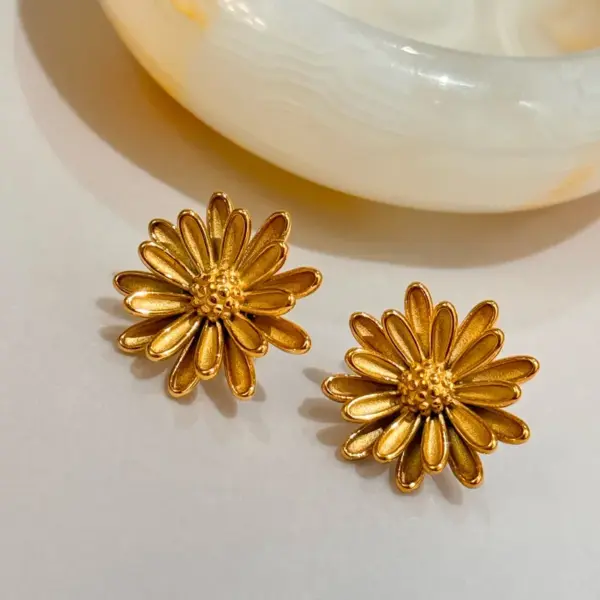 Wholesale 1 Pair Vintage Style Sweet Commute Flower Plating 304 Stainless Steel 18K Gold Plated Ear Studs