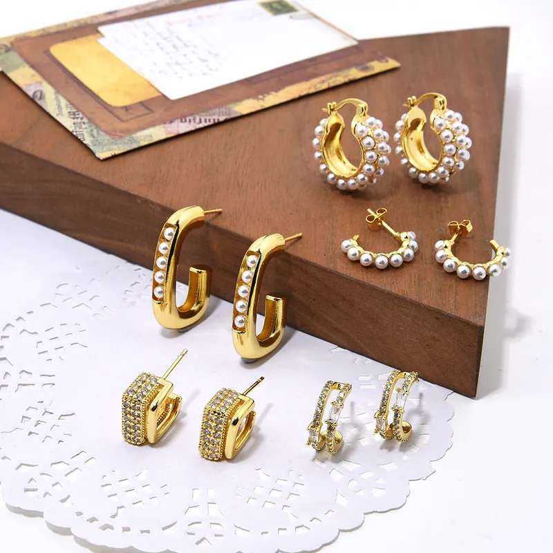 Wholesale 1 Pair Retro C Shape Plating Inlay Copper Artificial Pearls Zircon Ear Studs