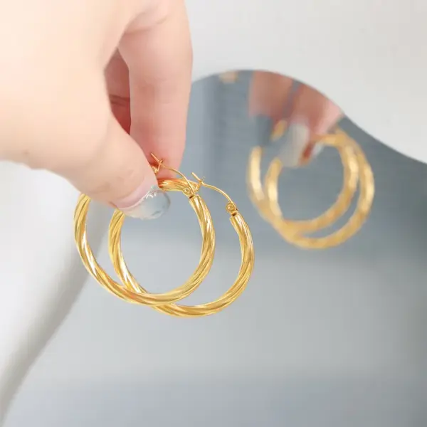 Wholesale 304 Stainless Steel Twist PVD Coated 18K Gold Plated Real Gold Plated 18K Gold Exaggerated Simple Style Waterproof Non Tarnish Plating Gold Silver Earrings