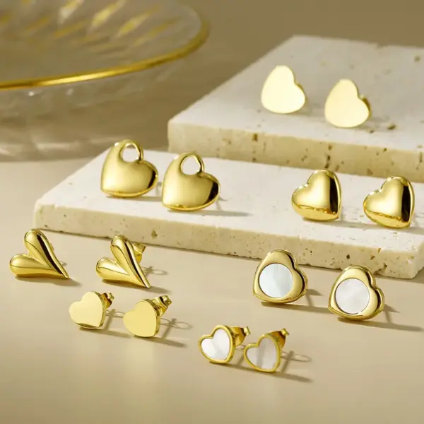 304 Stainless Steel Heart Shape PVD Coated 18K Real Gold Plated Simple Style Waterproof Non Tarnish Ear Studs