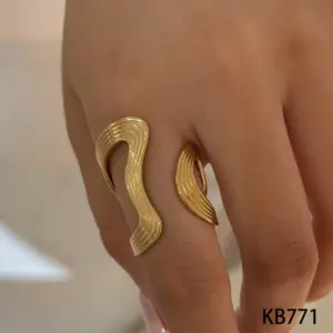 Gold ring KB771