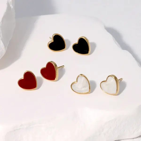 Wholesale 304 Stainless Steel Heart Shape PVD Coated 18K Real Gold Plated 18K Gold Sweet Simple Style Streetwear Waterproof Non Tarnish Plating Ear Studs