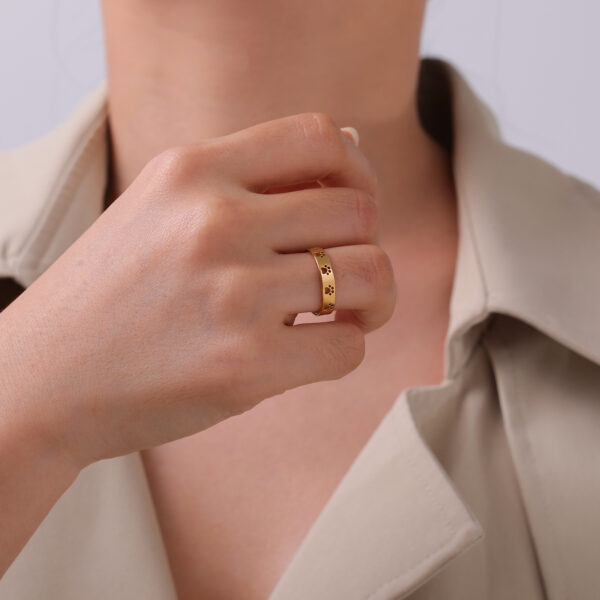 Wholesale Animal cat dog paw print ring Women's stainless steel pet footprint finger ring fashion Korean style jewelry wedding gift