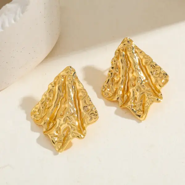 Wholesale Geometric Stripe Water Plated 304 Stainless Steel No Inlay Material Hammered Stud Earrings Female Vintage Plated Imitation Gold
