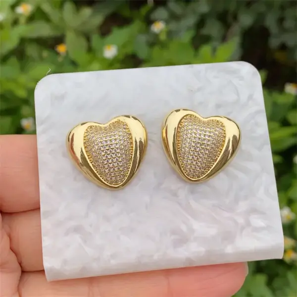 Wholesale 1 Pair Modern Style Classic Style Heart Shape Flower Inlay Copper Zircon 18K Gold Plated Ear Studs