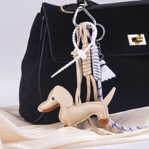 D type dachshund badminton-off-white