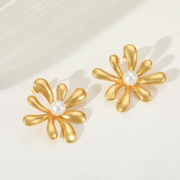 Wholesale 1 Pair Elegant Retro Artistic Geometric Flower Inlay 304 Stainless Steel Imitation Pearl 18K Gold Plated Ear Studs