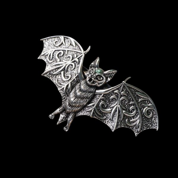 Wholesale European and American fashion cross-border retro skull bat brooch personality exaggerated men's corsage pin Halloween accessories