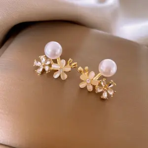 143# Silver Needle-White-Gold-Flower