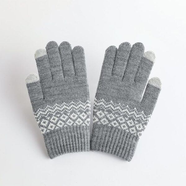Wholesale Cute and Warm Knitted Gloves for Cold Protection