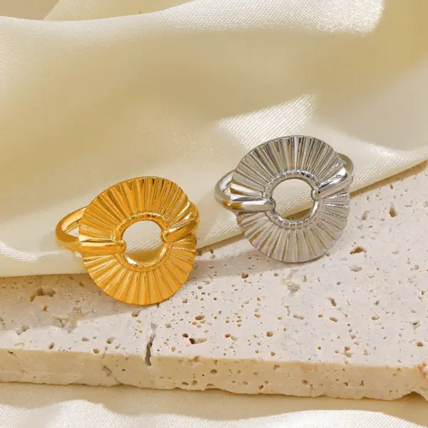 Wholesale PVD Coated 18K Gold Plated Round 304 Stainless Steel IG Style Waterproof Non Tarnish Open Rings