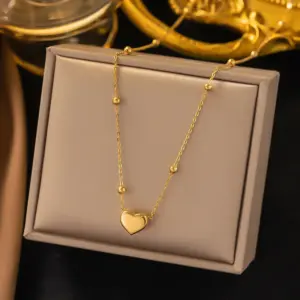 17 [Ah205] Heart-Shaped Necklace / Gold