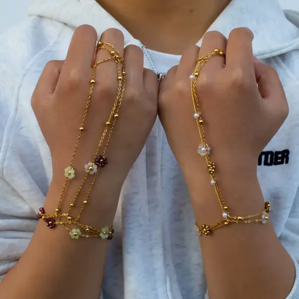 Wholesale Handmade Crystal Beads Natural Crystal Flower Vacuum Plating (In Furnace) 18K Real Gold Plated 304 Stainless Steel Material Interlocking Bracelet Women's Bracelet Trending Now