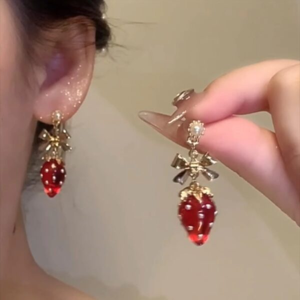 Wholesale Strawberry Candy French Retro Girly Style Imitation Pearl Cute Strawberry Earrings Women's Bow Red Berry Earrings