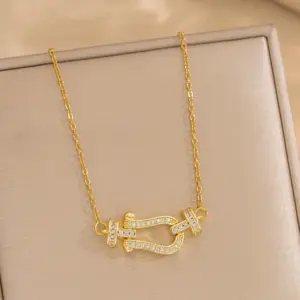 253 Gold Vachette Clasp Necklace