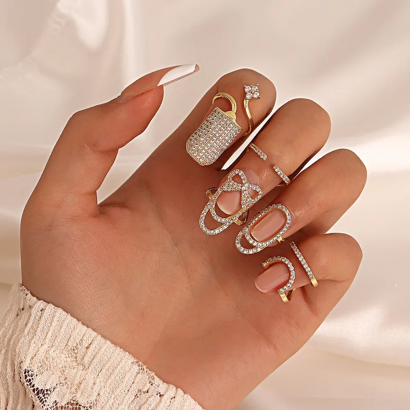 Wholesale Fashion Geometric Copper Rings Hollow Out Artificial Gemstones Copper Rings